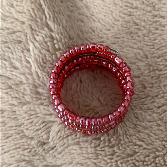 Red beaded ring - Picture 2 of 3